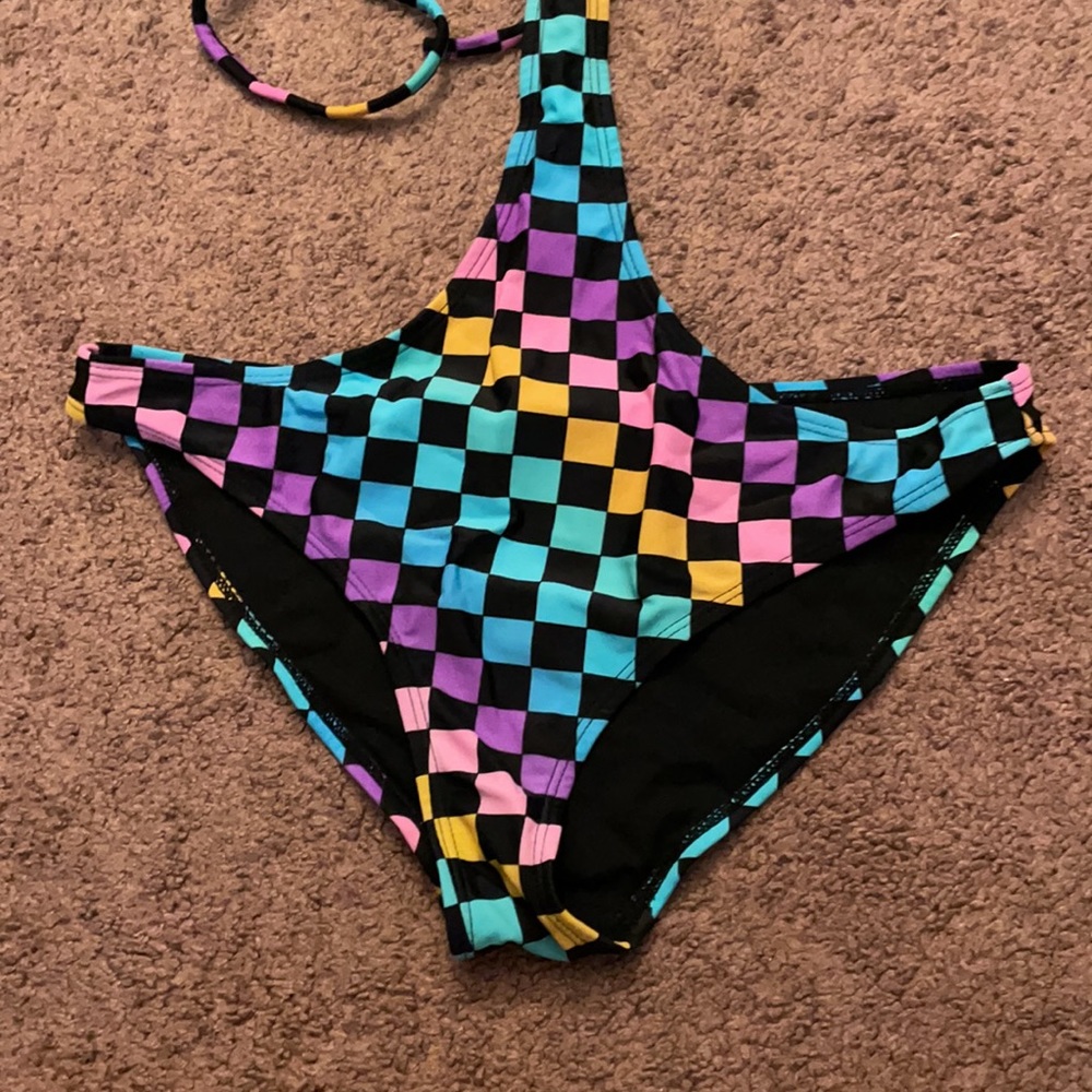 Bikini - Picture 2 of 3